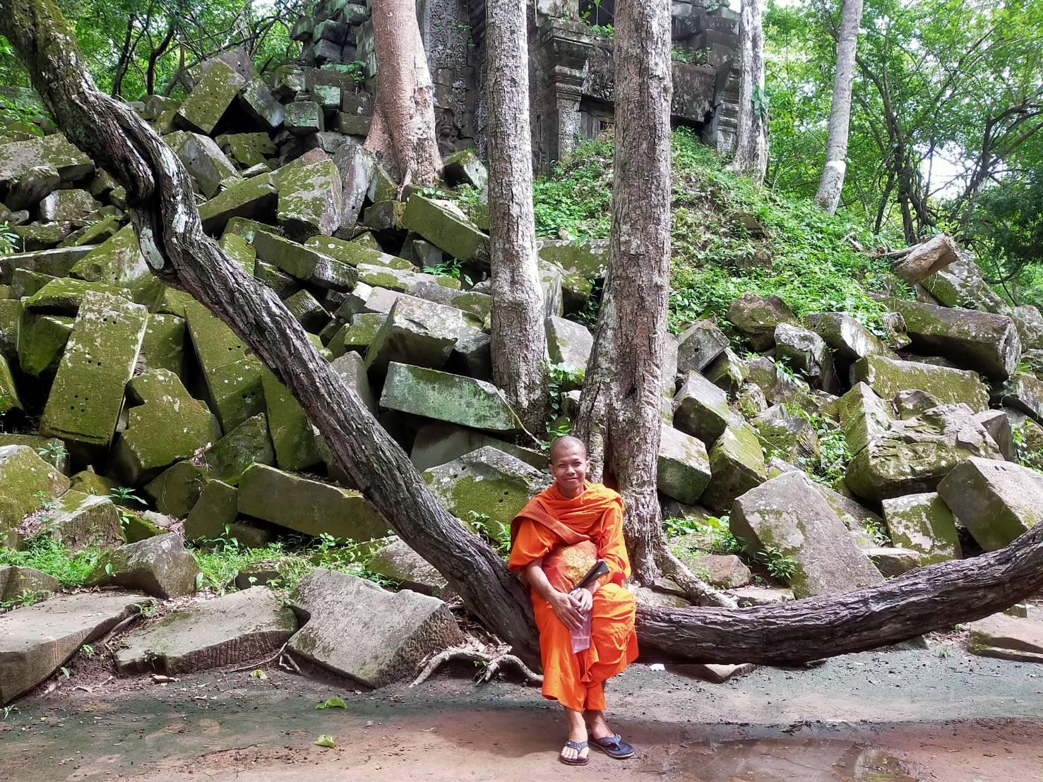 カンボジアのお坊さん