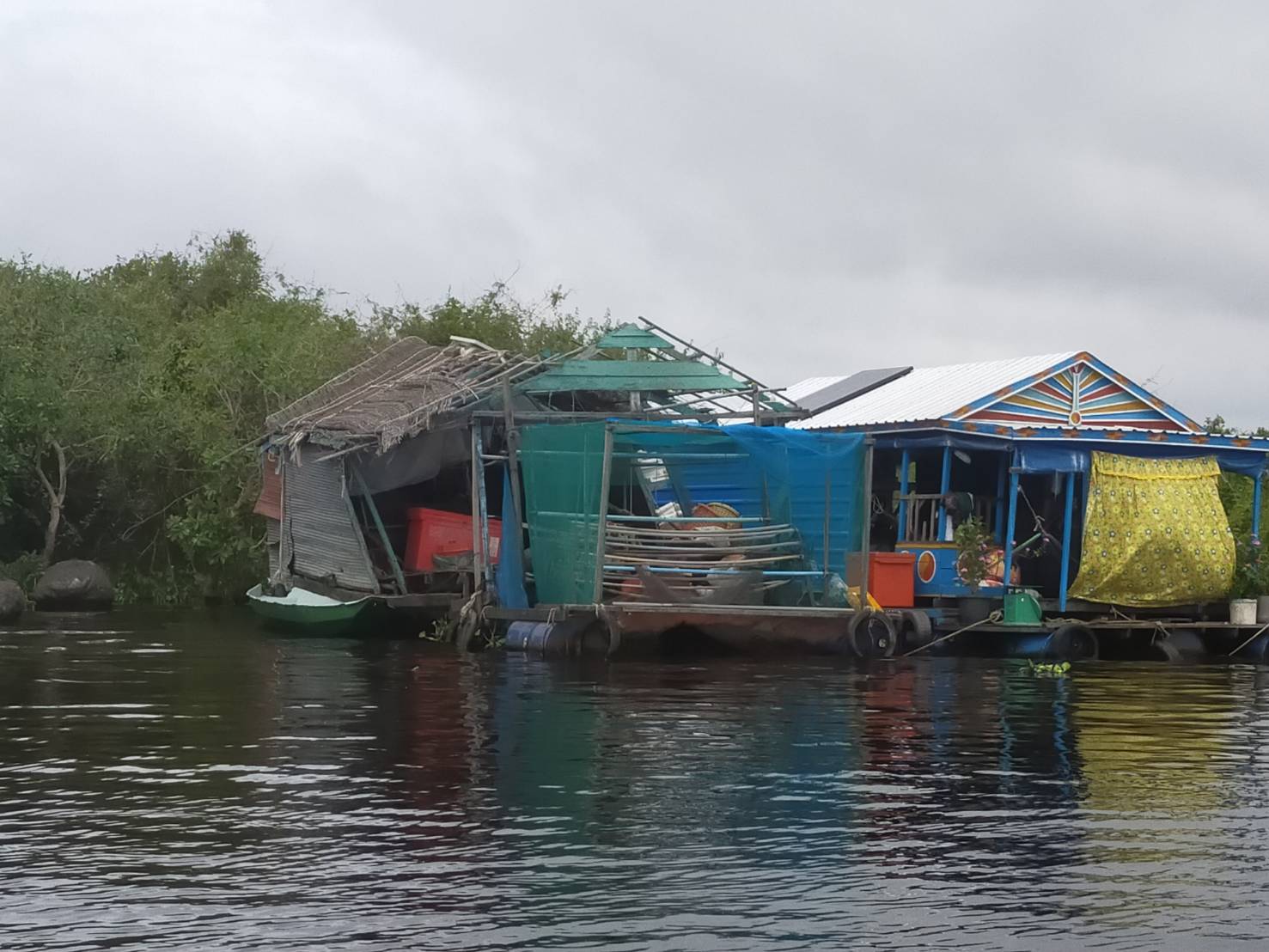 今日はトンレサップ湖をご案内して来ました。